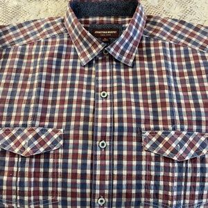 Men’s short sleeve sports shirt.